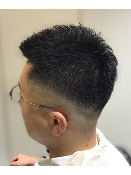 エヌドットバーバー ギンザ(N.BARBER GINZA) ソフトモヒカン×スキンフェード　/刈り上げ/クロップ/バズ