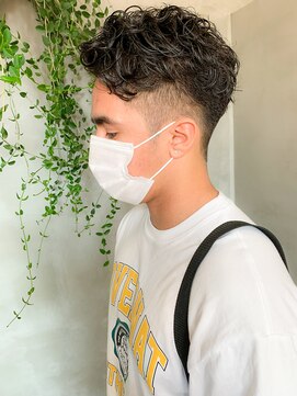 テトヘアー(teto hair) くるくるパーマ、刈り上げ、サイドパート、しっかりパーマ