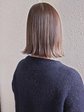 シザーズ(scissors) 切りっぱなしボブ　外ハネ　ストレート　透明感カラー