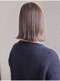 切りっぱなしボブ 外ハネ ストレート 透明感カラー