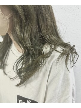 ジェナ(Jena) 赤み嫌いの為のオリーブグレージュ