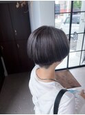 センターパートショートボブ＋グラデーションカラー