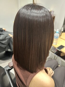 エスト(est) クール系ぱっつんミディアム　秋色ショコラブラウン