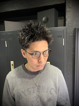 スパイキーショート×短髪×大人男性×ピンパーマ×フェード