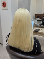 モルフ 富谷店(Morph)&nbsp;ホワイトブロンド 抜きっぱなしブリーチ ミディアムレイヤー