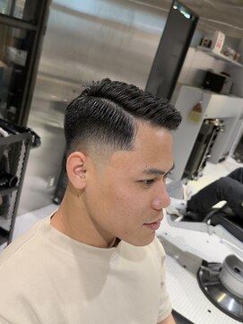 フランクスバーバーザスタンド(Frank’s barber the stand) MEN’S HAIR/サーフカール/刈り上げセンターパート/飯田橋F