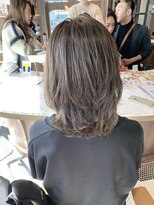 リバレッジ 広尾(Leverage)&nbsp;イルミナカラーゆるふわウェーブレイヤーミディアムスタイル