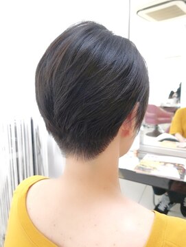 クオリス 赤塚店(QUALIS) 30代40代/ショート/暗髪/ダークカラー/耳かけショート/刈上げ