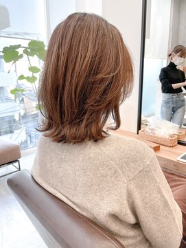 ピークス(PEAKS) かきあげ/こなれミディアム/外ハネ/レイヤー/くびれヘア