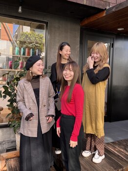 ワンデイ 表参道(oneday)の写真/女性スタイリスト多数在籍☆親しみやすいスタッフが、お客様のお悩みを丁寧に引き出しサポートします♪