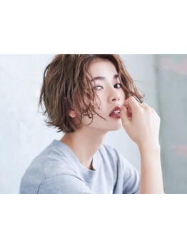 変化する様々な髪の悩みに対応した高度な技術と薬剤、程良い距離感を保った心地良い接客・気配りに定評あり