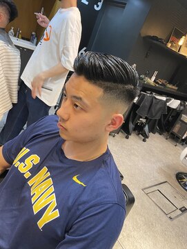 フランクスバーバー アンド ビアークラブ(FRANK'S BARBER and BEER CLUB) ポンパードールスキンフェード