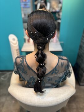 リエラ 新宿(RIERA) タイト 編みおろしポニー