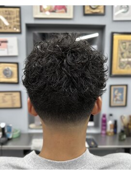 アイコン ブルー メンズ(I-CON #blue MEN'S) スペインカール×テーパーフェード【池袋フェード】