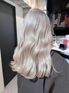 ペレ 渋谷(PELE) イメチェン/ホワイトブロンド/外ハネボブ/ワイドバング/渋谷