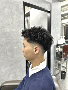 クロムトウキョウ ザ バーバー ネオン 新宿店(CHROM TOKYO the Barber ne/on) スパイキーフェード