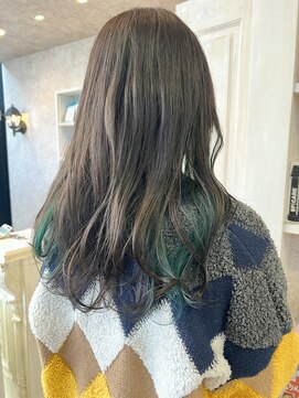 福山市美容室Caaryビビットグリーンインナーカラーロングヘア