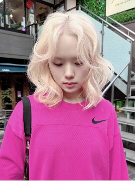 ローグ(LOGUE) ブロンド/ピンクにナイキ