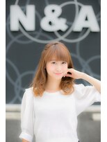 エヌアンドエーコンティ(N&A CONTi)&nbsp;キャメルベージュ×鎖骨ミディアム×カールアレンジ