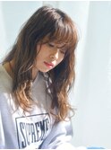 小顔に見える透け感バングスタイル♪揺れるカールが◎