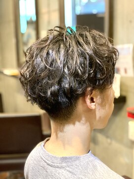 1+ アンプリュス(Unplus) ツーブロックコンマヘア