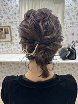 サクララ(Sakura la)&nbsp;ボブアレンジ/編み下ろし/参列ヘア/お呼ばれヘア/ゴールドアクセ