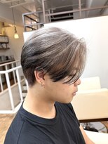 スタジオフォーエイチ(STUDIO 4H)&nbsp;エンドカラー/刈り上げセンターパート/毛流れ/ホワイトブロンド