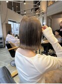オリーブグレージュ×切りっぱなしボブ