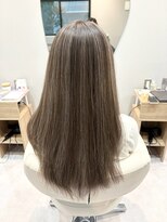 リヴナ(Livna)&nbsp;少しグレー味を加えた絶妙なベージュのハイライト◎