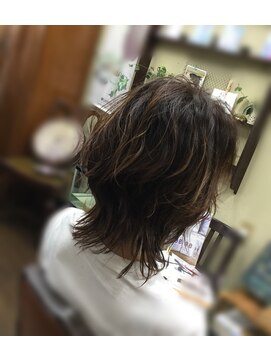 美容室 ズーム(ZOOM) ミディアムウルフ