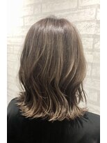 ジーナ 新宿(Zina)&nbsp;グレージュ×ハイライト【Zina　大越香苗】