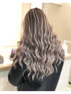 エリーツ 表参道(elyts) 《トレンドの3Dカラー》ミルクティアッシュで外国人風ハイライト