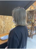 ケアブリーチシルバーグレージュ切りっぱなし外はねボブ韓国ヘア