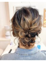 アールイー(Re:)&nbsp;ミディアムヘアアップ