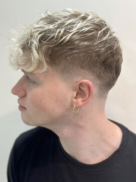 インタークロス 20代30代メンズフェードカットパーマ長めツーブロック