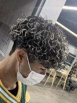 バイフィフス 天神大名(by fifth) プードルパーマハードスパイラルパーママッシュメンズパーマ束感
