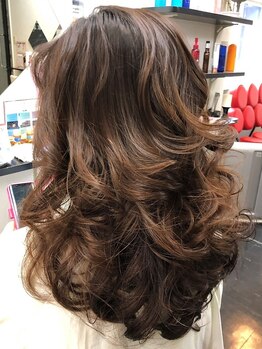 【《パリコレ参加!!》LAロングビーチヘアーショー参加ベストアーチスト賞受賞☆】癖や髪質を見極めカット＊