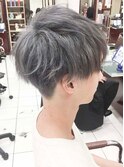 マッシュショート　ラベンダーカラーグレージュブリーチデザイン