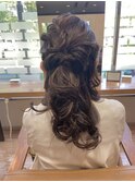大きい動きのあるハーフアップデザイン！