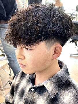 ウェイビーエフティフィフス 横浜西口(WAVEY ft.fifth) ツイストスパイラルパーマ波巻きスパイラル刈り上げマッシュ