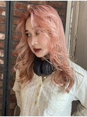 ライトピンク、巻き髪、薄ピンク、ブリーチカラー