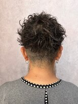 ウィスプ 赤羽店(wisp)&nbsp;女性の刈り上げショートスタイル ナチュラルパーマ/グレイヘア#2