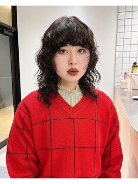 ホロ(hollo) ミディアムパーマルーズパーマニュアンスカール黒髪パーマ