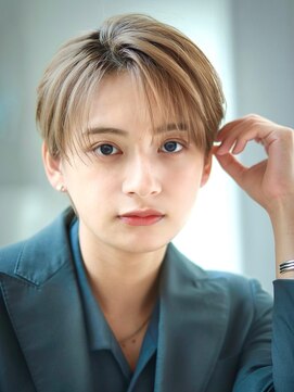 オーシャントーキョー サニー 原宿(OCEAN TOKYO Sunny) フェザーパーマセンターパートニュアンスパーマ韓国マッシュ黒髪