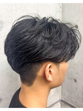 オーシャントーキョー ホワイト 原宿(OCEAN TOKYO WHITE) お客様スタイル刈り上げ前下がりセンターパートニュアンスパーマ