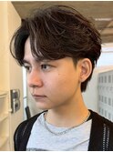 原宿フェザーパーマメンズカットセンターパートウルフ毛流れ黒髪