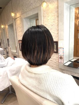 ヴィサージュプラス(VISAGE plus) 15cmバッサリカット!顔まわりレイヤーで柔らかボブ