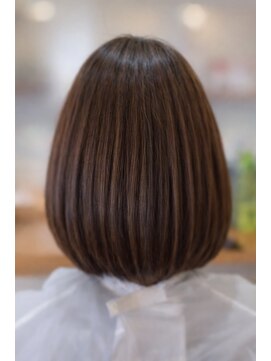 ミルキィ 五条店 ショート/ベージュ/ブラウン/50代/40代/うねり/ボブ/細毛/広がり