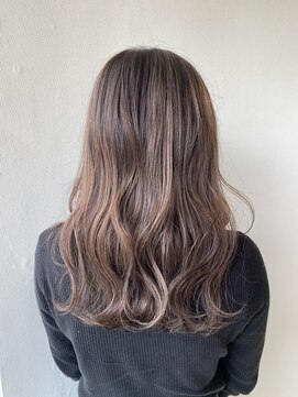 アンティエバイプレッティ(Amitie by pretty) セミロング × ハイライトベージュ