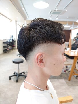 ビスポーク(BESPOKE) 20代30代40代大人スキンフェードパートスタイル